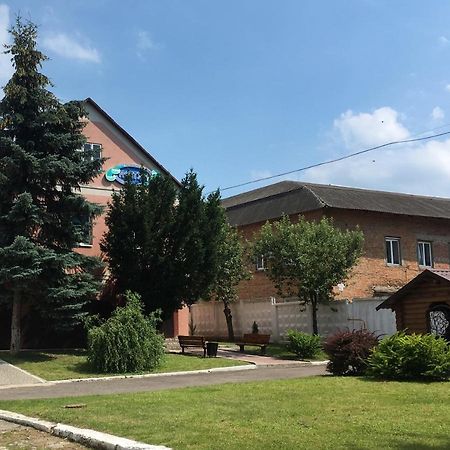 Міні-Готель Нептун Ривне Екстериор снимка