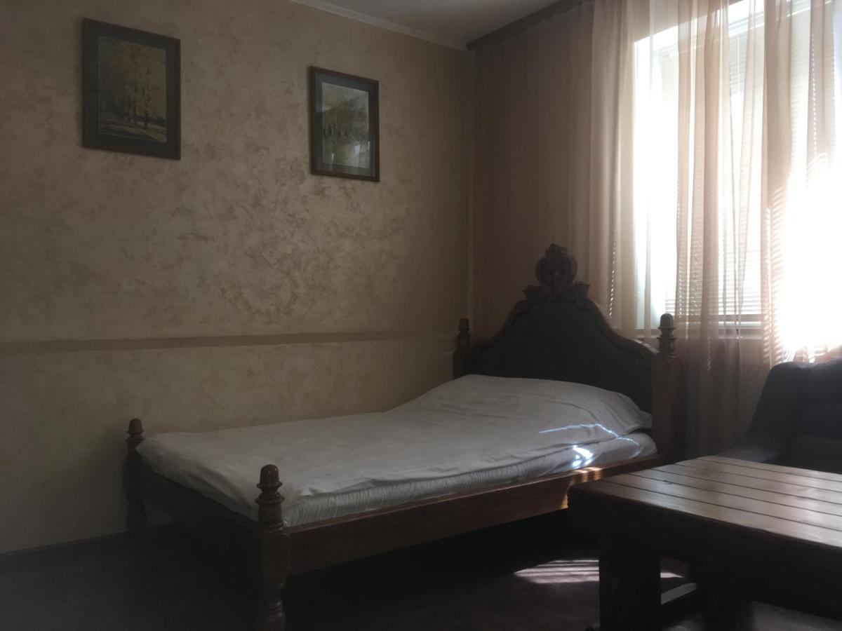 Міні-Готель Нептун Ривне Екстериор снимка