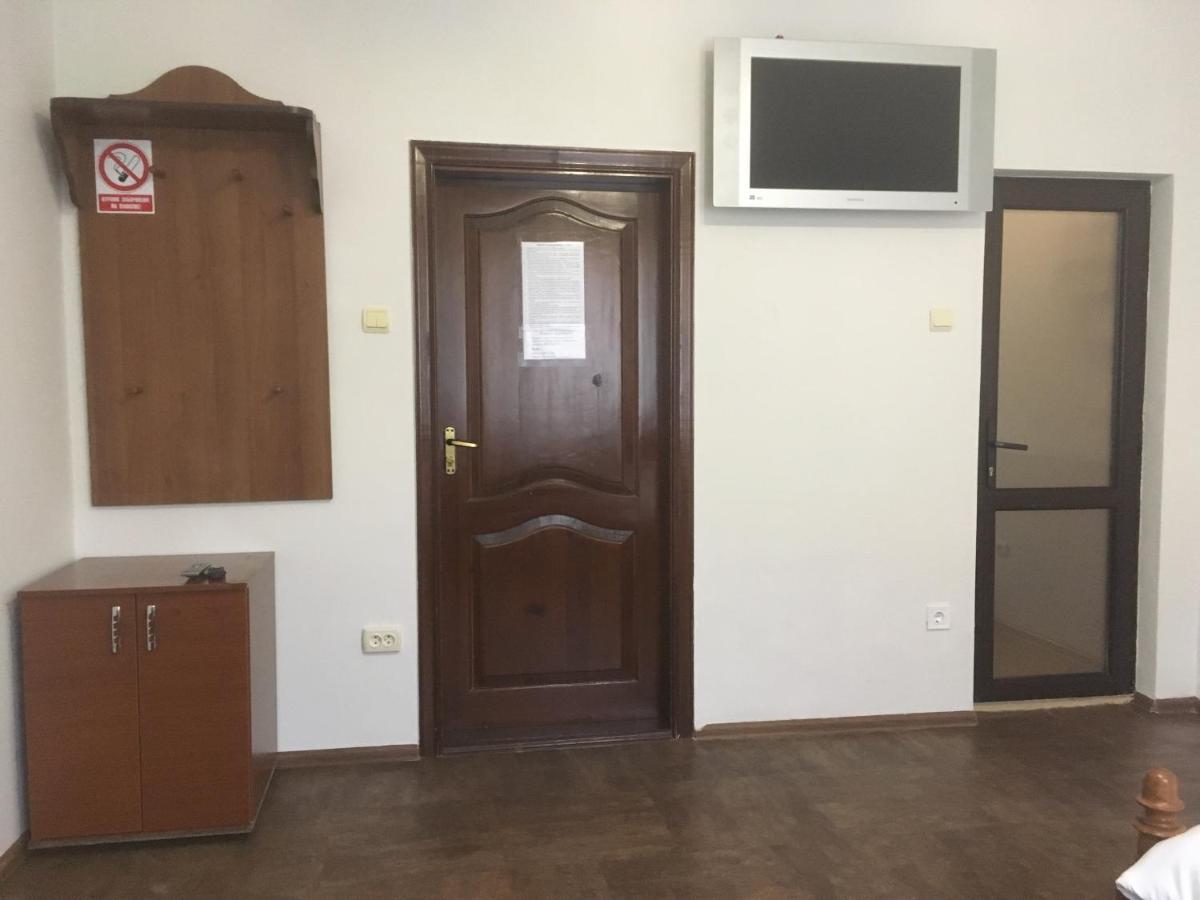 Міні-Готель Нептун Ривне Екстериор снимка